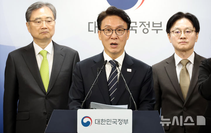 김민석 "중동발 경제 영향 확대… 정부, 비상하게 대응 할 것" [뉴시스Pic]