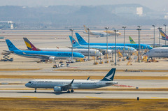 항공업계 '환율 공포'…"1500원대 중반까지 치솟으면, 조단위 비용 압박"