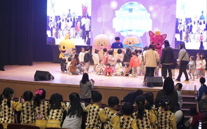 핑크퐁·아기상어와 가티·오슈 만났다…서산 공연 성황