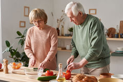 직접 요리하는 노인, 치매 위험 최대 70% 낮아진다…"뇌와 신체 동시 자극 효과"