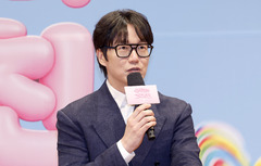 인사말 하는 성시경