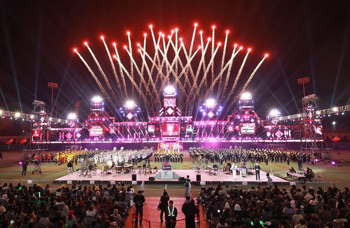 진해군항제 개막…벚꽃과 함께 빛나는 봄 축제 시작