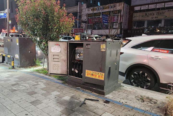 전주서 전기 개폐기 교체 중 스파크로 작업자 3명 화상