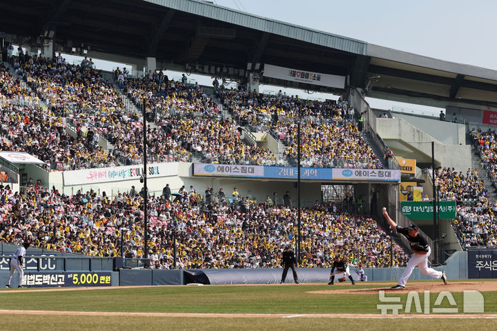 프로야구 개막전 전 구장 매진, 마라톤 대회와 테니스 결승도 성황리에 개최