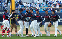 롯데, 개막전 삼성에 6-3 승리