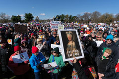 트럼프 “호르무즈 해협 재개방 없이 전쟁 종식할 용의”-WSJ