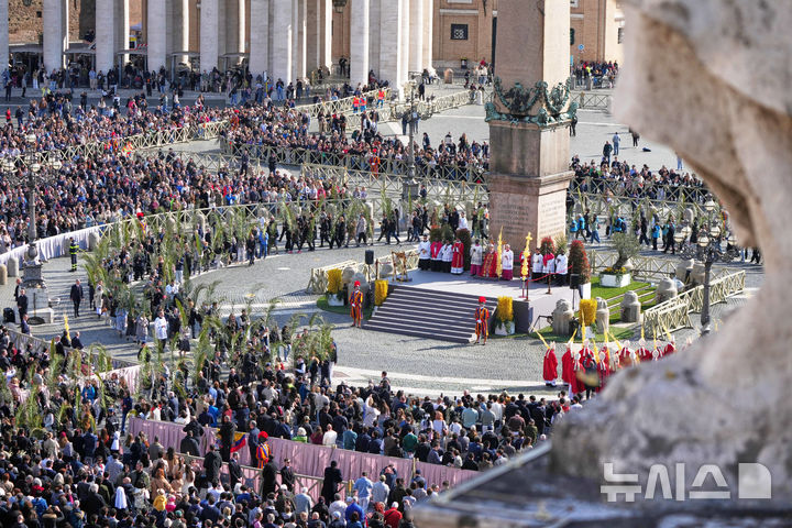 교황 레오 "예수와 기독교 끌어다 전쟁 정당화하지 말라"…종려주일