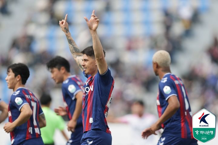 [오늘의 뉴스종합] K리그2 수원FC, 4연승 달성하며 상위권 진입; 프로농구 LG, 정규리그 우승 매직 넘버 '2'로 줄여