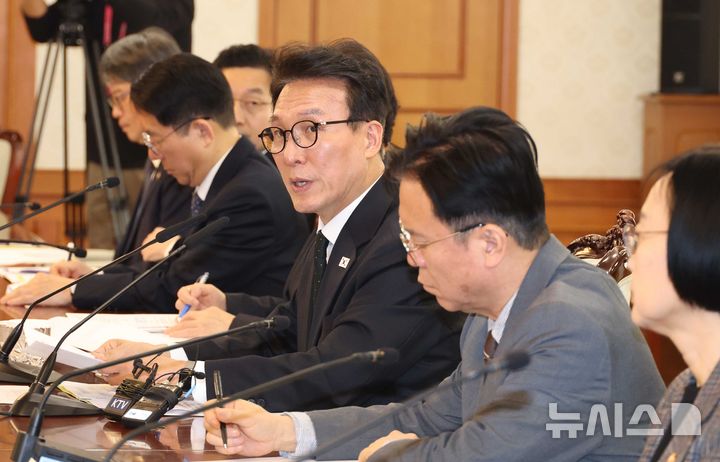 김민석 총리, "국민 생필품 수급 차질 선제 대처, 비상경제본부 기능 강화" [뉴시스Pic]