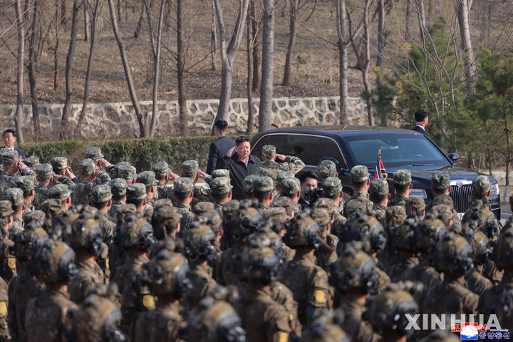 특수작전 훈련기지 찾은 김정은 국무위원장