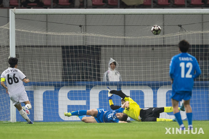 우한 상대 선제골 넣는 지소연