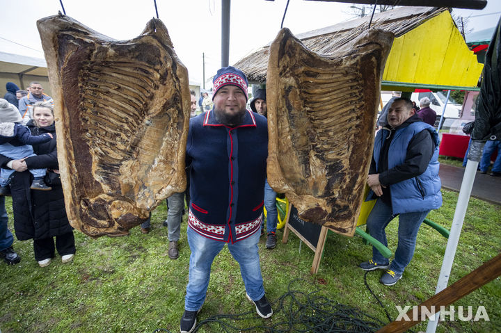 크로아티아 지역 봄 축제 "육가공품 사세요"