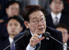 이 대통령 "정치 정상화 돼야…말은 국민 위한 것인데 내용 보면 자기집단 이익 추구"