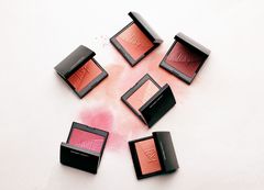 신세계인터, 봄 메이크업 공략…로라 메르시에 블러셔 출시