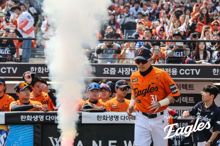 한국 축구, 월드컵 앞두고 불안한 출발…일본은 잉글랜드 격파로 기세 상승