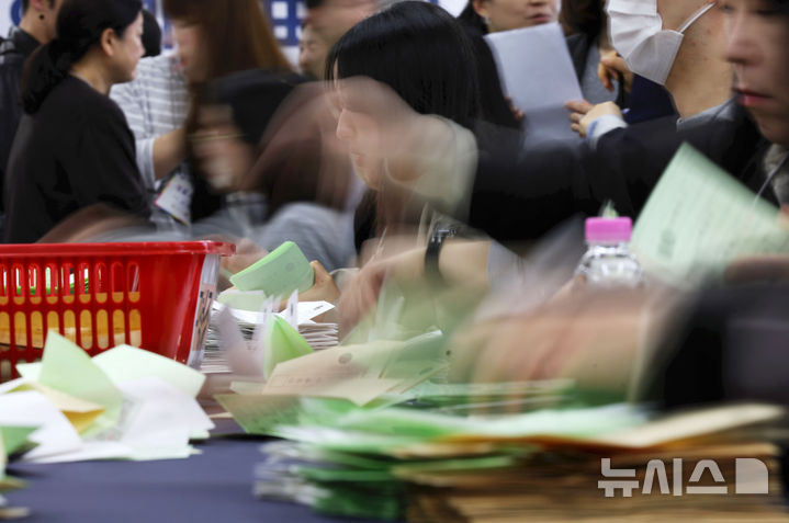 서울시선관위, 지방선거 앞두고 모의 개표 실습 [뉴시스Pic]