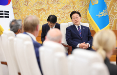 이 대통령, 美하원 의원단 만나 "중동전쟁으로 많은 어려움…조언 듣고 싶다"