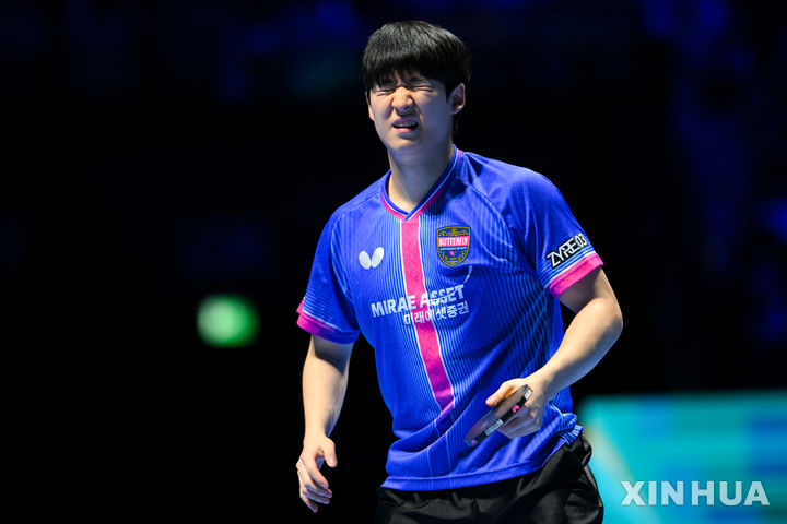 아쉬운 표정 짓는 박강현