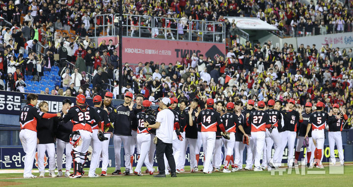 '김도영 투런포' KIA, 7-2로 LG 꺾고 시즌 첫 승…올러, 6이닝 무실점 [뉴시스Pic[