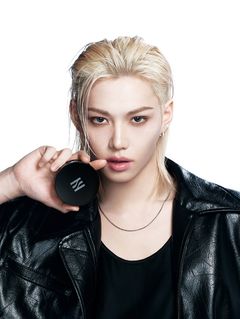 아모레퍼시픽, 필릭스와 1400만개 팔린 '헤라 블랙 쿠션' 글로벌 캠페인