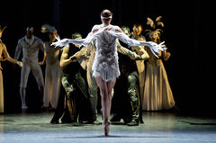 흑백 경계허무는 21세기형 '백조의 호수'…크리스토프 마이요 내한