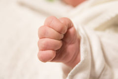 "누가 아빠인가"…쌍둥이와 관계 맺은 英여성 아이, DNA로도 못 가려