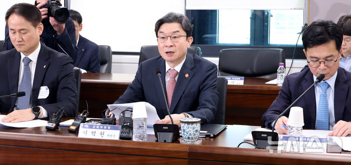 가계부채 점검회의 주재하는 이억원 금융위원장