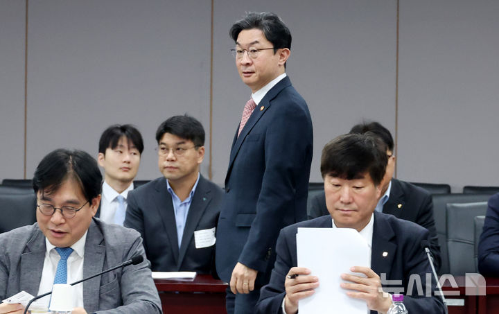 가계부채 점검회의 참석하는 이억원 금융위원장