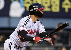 LG 오지환, 14년 만에 인사이드 더 파크 홈런…최고령 기록 경신