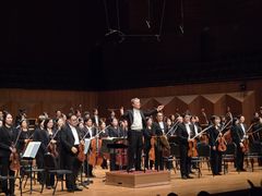 봄밤 팡파르로 연 교향악축제…국립심포니, 말러로 화려한 개막 [객석에서]