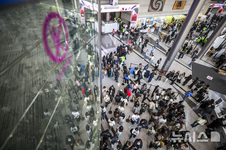 긴 줄 선 불교박람회