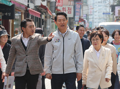 오세훈 서울시장, '쌍리단길' 찾아 소상공인 애로사항 청취 [뉴시스Pic]