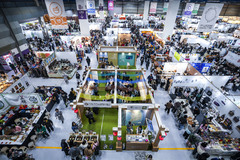 '번뇌 닦기' 수건 동나고, 마음 처방전 줄섰다…'힙불교' 진풍경