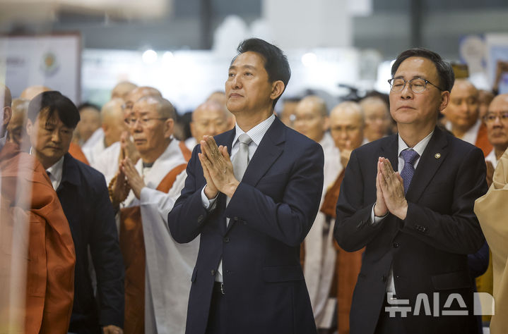 반야심경 외우는 오세훈 시장
