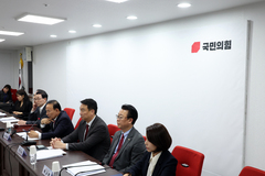 與 "국힘 공천서 '후보 매수' 폭로…선관위·경찰 즉각 수사 나서야"