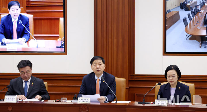 회의 주재하는 구윤철 부총리