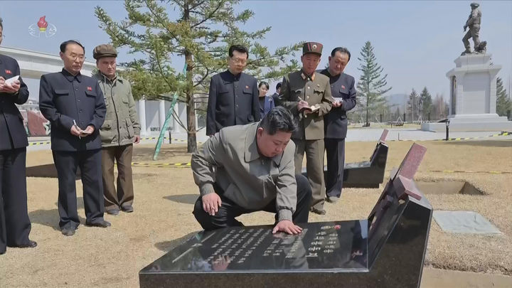 북한 김정은 "이달 중 러·우 전쟁 파병군 추모시설 준공식" [뉴시스Pic]