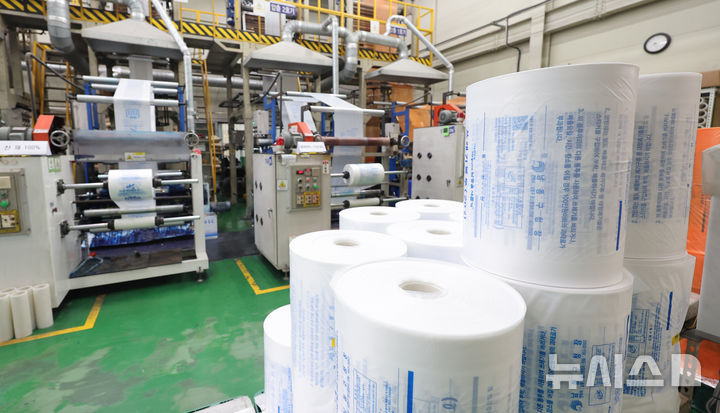 종량제봉투 원료 수급 차질 우려