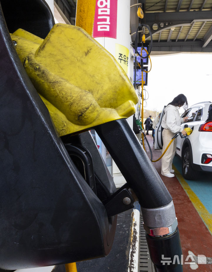 중동 전쟁 심화로 요동치는 국제 유가