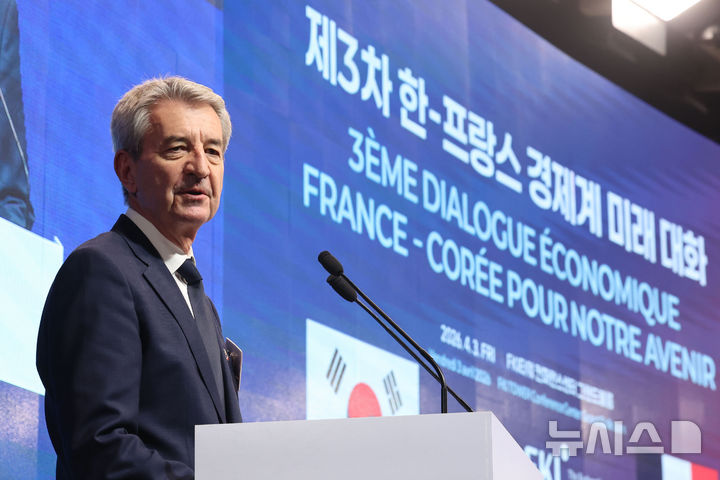 개회사 하는 크리스토프 퐁텐 MEDEF 부위원장