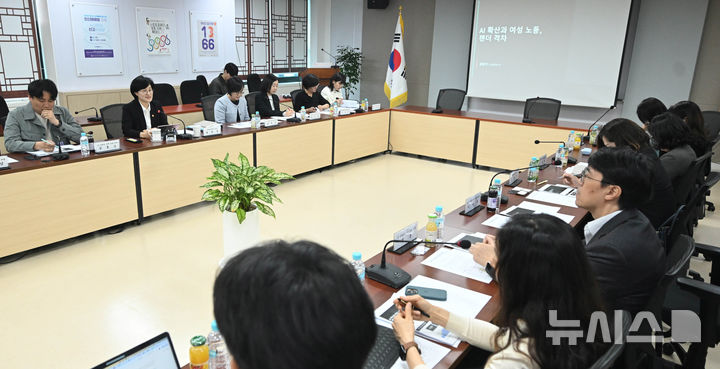 원민경 장관, AI 성평등 전략 포럼 참석