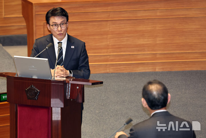 주호영 의원 대정부 질문에 답하는 김민석 국무총리