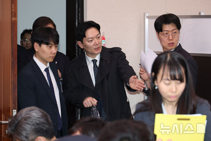 국조특위 출석하는 박상용 검사