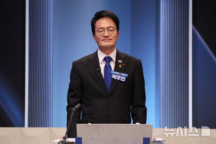 합동토론회 준비하는 박주민