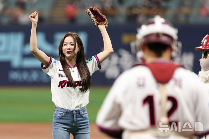 솔지 '시구 잘 했어요'