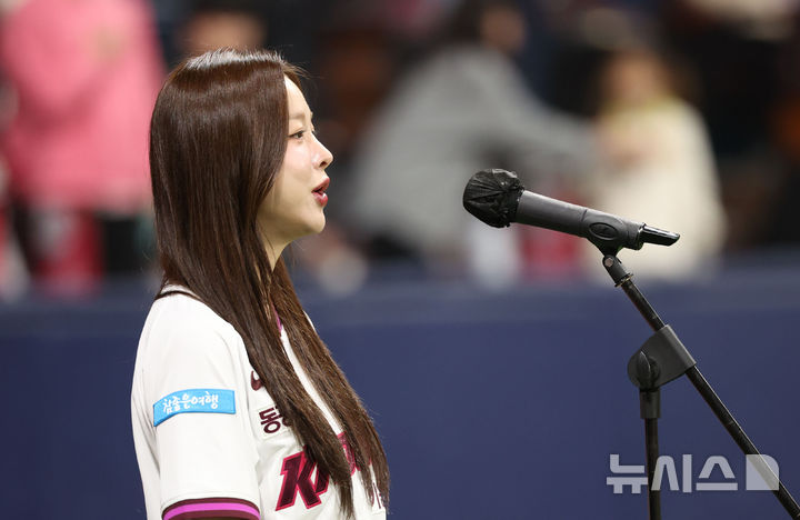 애국가 제창하는 솔지