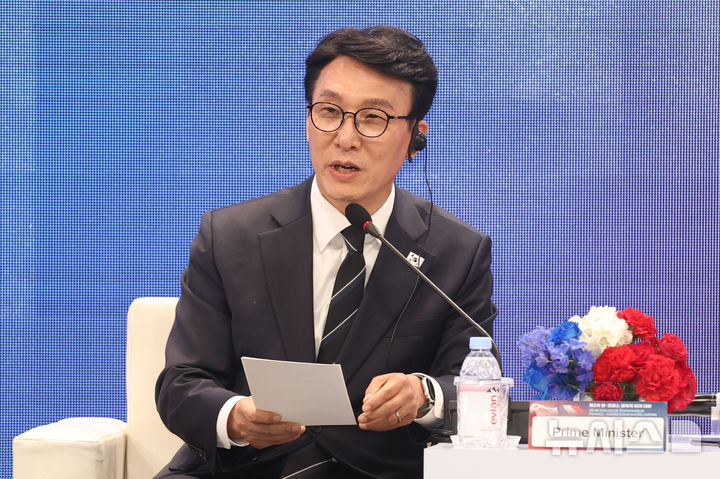 발언하는 김민석 총리 