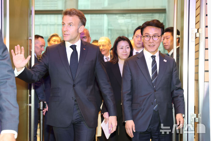 미래 대화 참석하는 마크롱 대통령과 김민석 총리