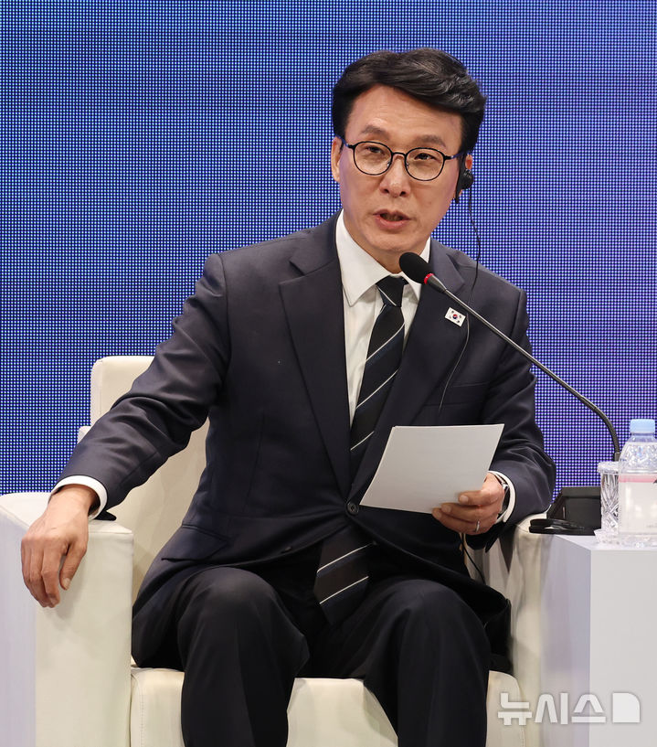 발언하는 김민석 총리 