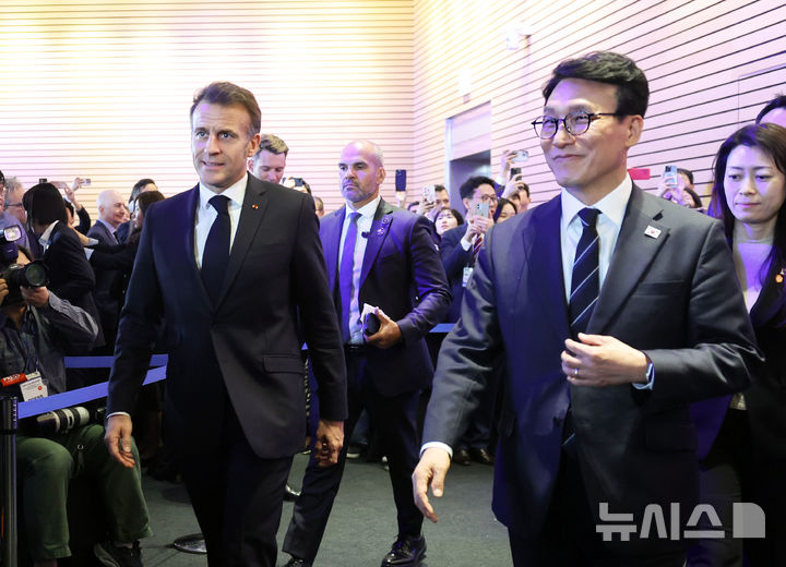 한-프 경제계 미래대화 폐회식 참석하는 마크롱 대통령-김민석 총리
